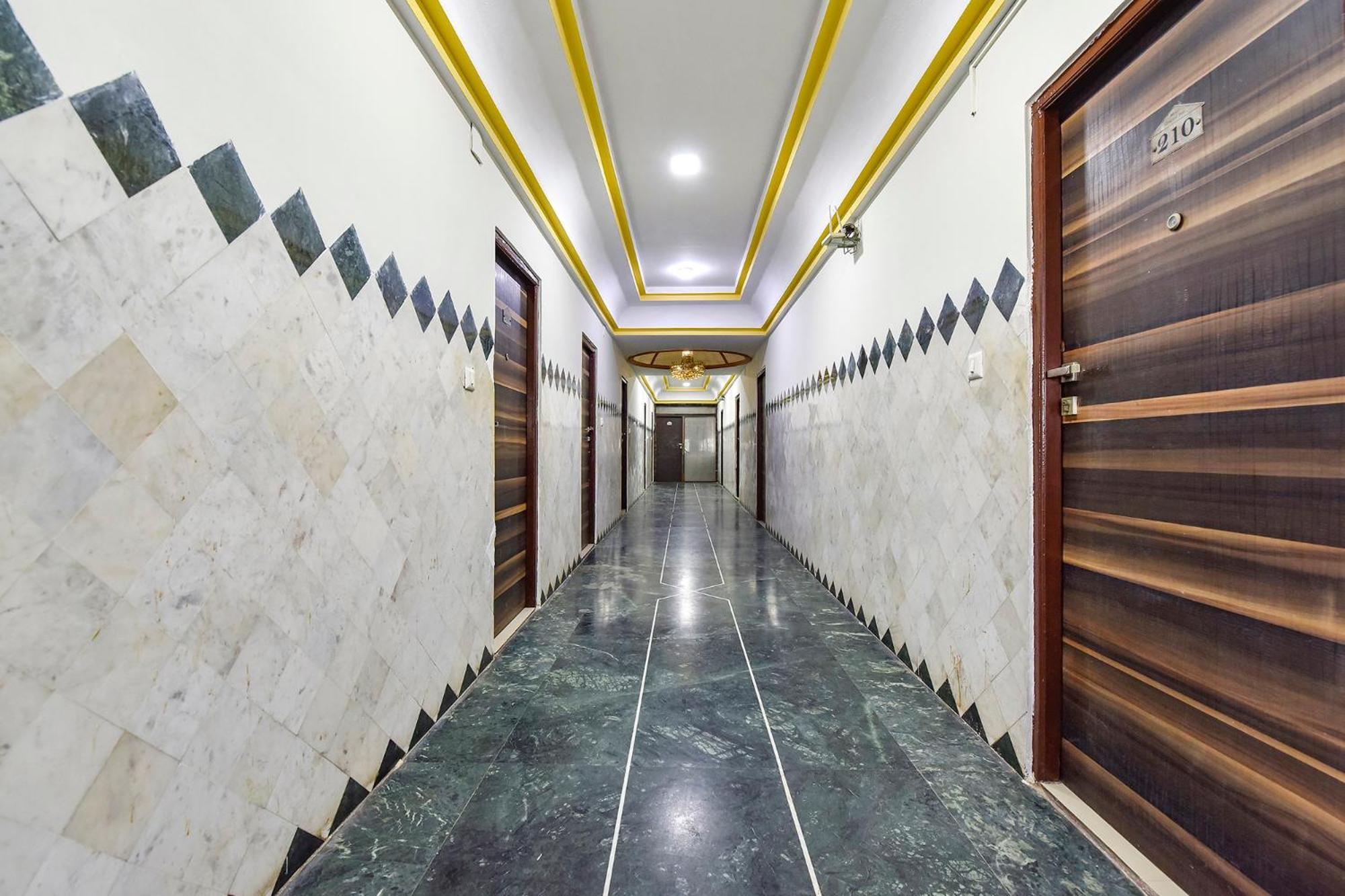 Fabhotel Crystal Inn II - Paldi Char Rasta Ахмедабад Екстериор снимка