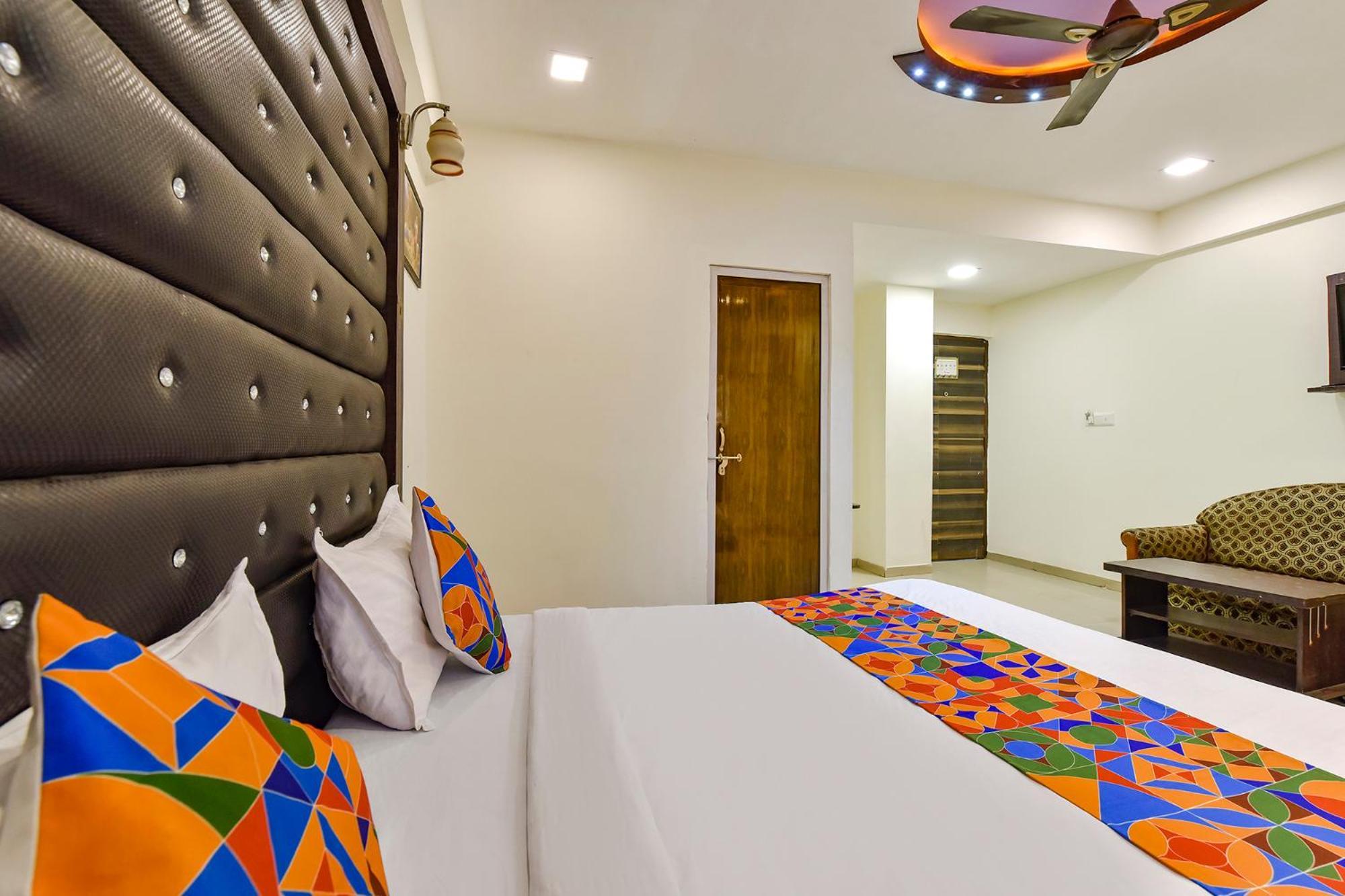 Fabhotel Crystal Inn II - Paldi Char Rasta Ахмедабад Екстериор снимка